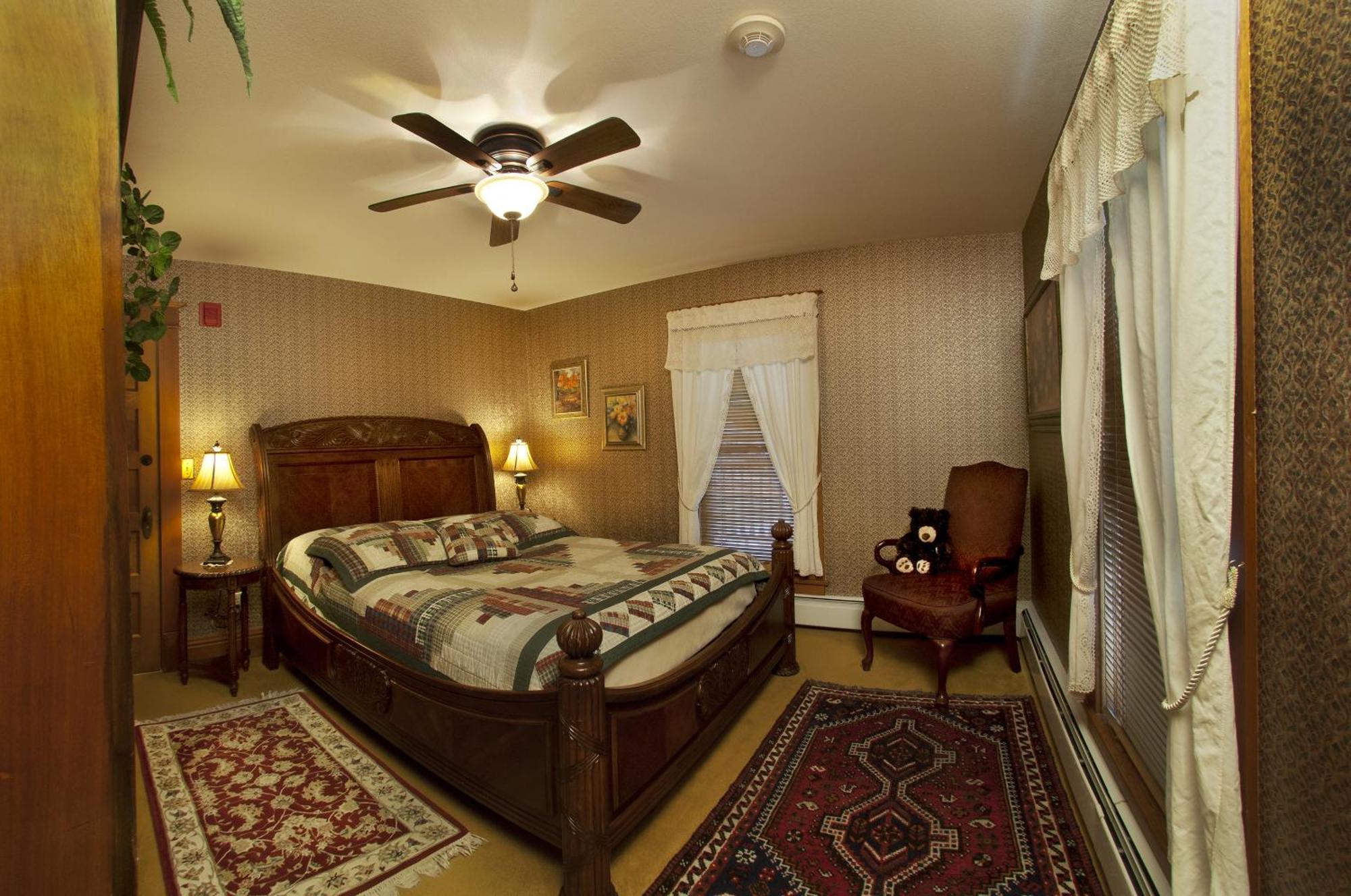 The Historic Elk Mountain Hotel Room photo